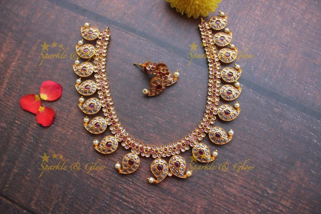 Beautiful Mango necklace made with kemp stones - Green - Sparkle and Glow
