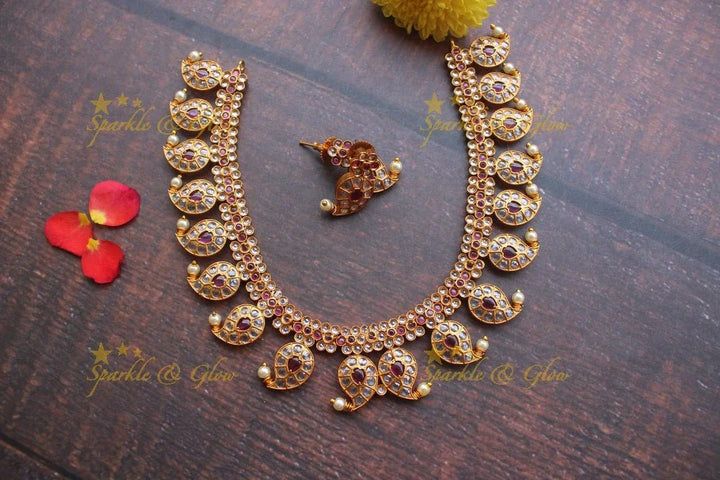 Beautiful Mango necklace made with kemp stones - Green - Sparkle and Glow