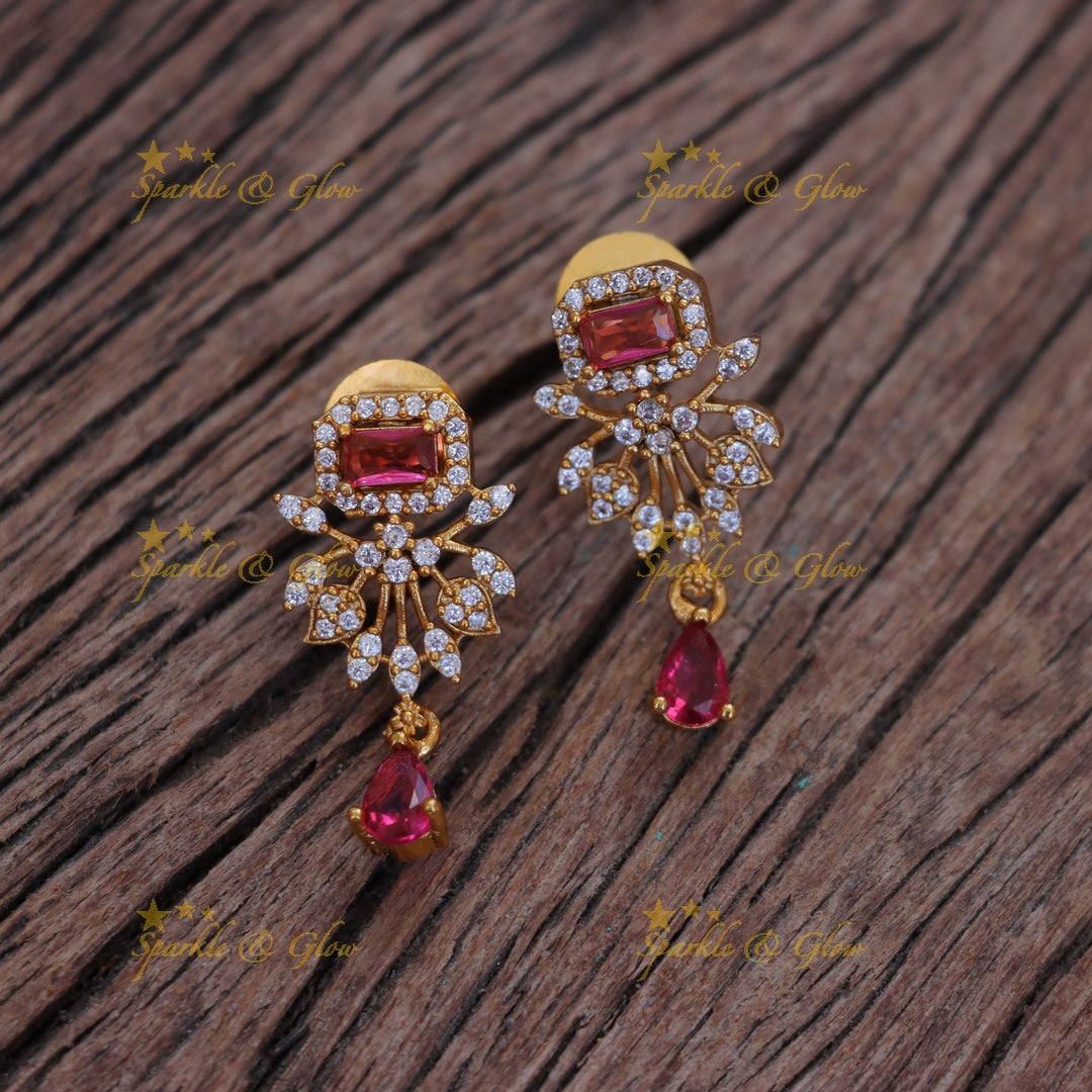 Exquisite Floral Pearl Necklace for Festive Glamour