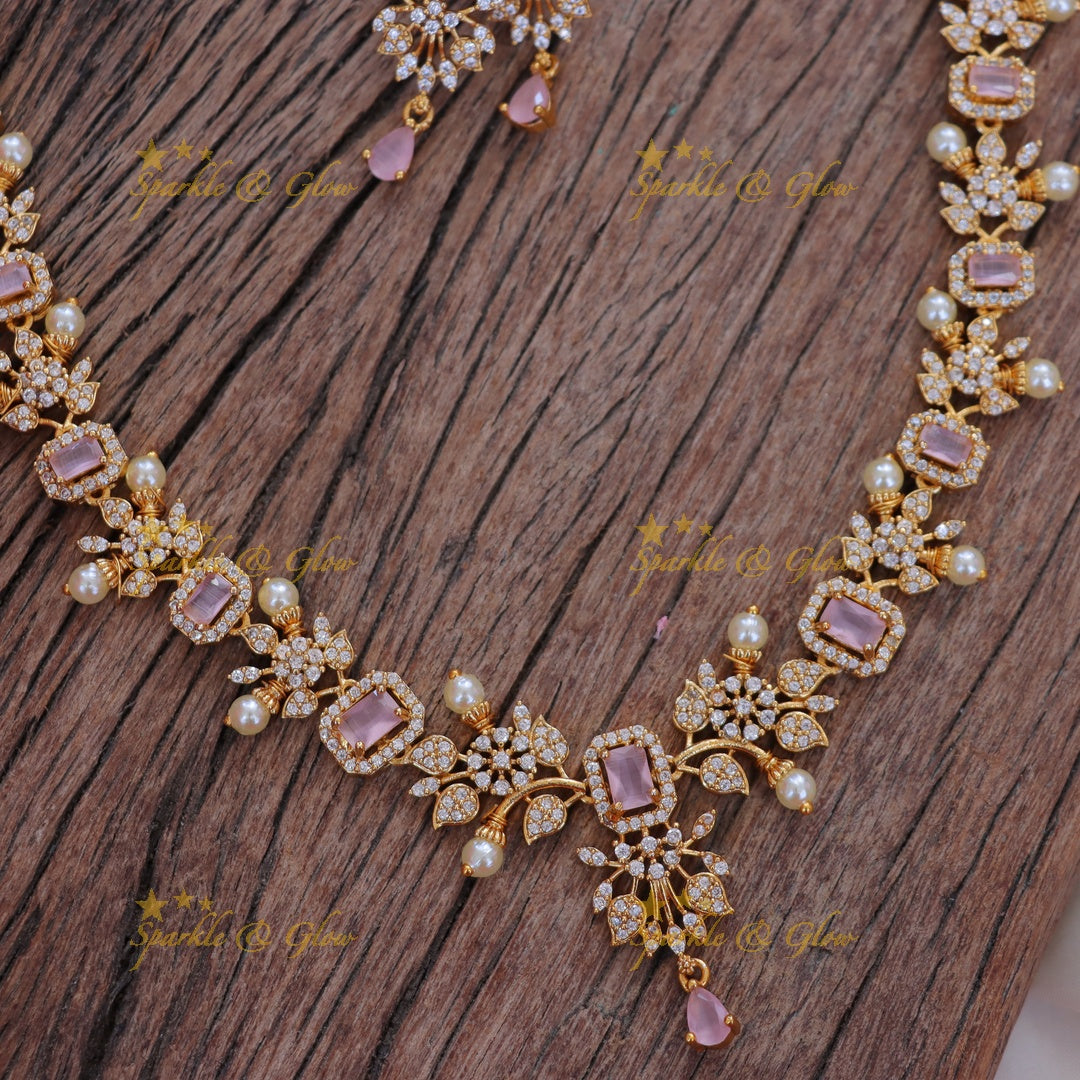 Exquisite Floral Pearl Necklace for Festive Glamour