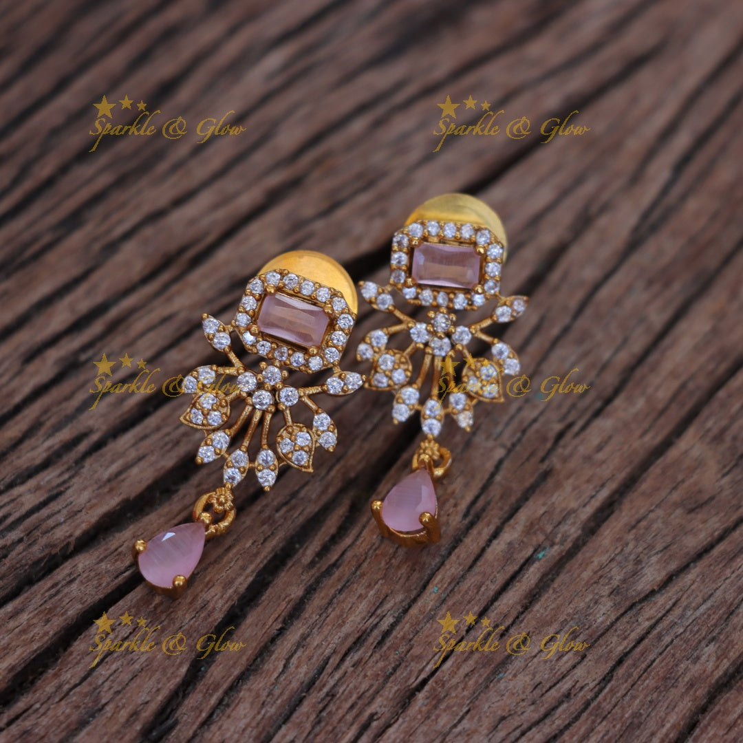 Exquisite Floral Pearl Necklace for Festive Glamour