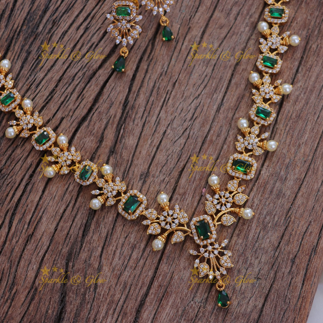 Exquisite Floral Pearl Necklace for Festive Glamour