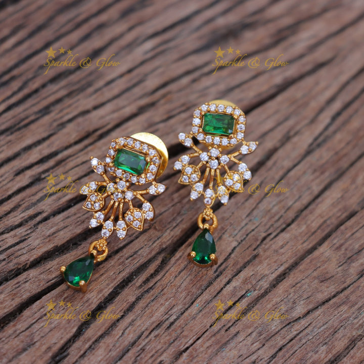 Exquisite Floral Pearl Necklace for Festive Glamour