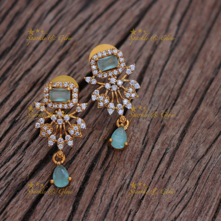 Exquisite Floral Pearl Necklace for Festive Glamour