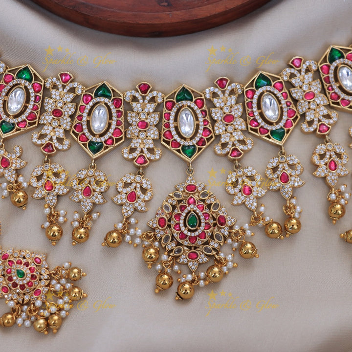 Exquisite Floral Beads Short Necklace for Elegance