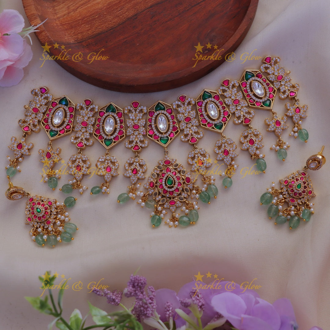 Exquisite Floral Beads Short Necklace for Elegance