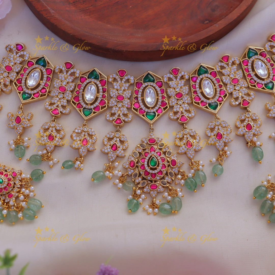 Exquisite Floral Beads Short Necklace for Elegance