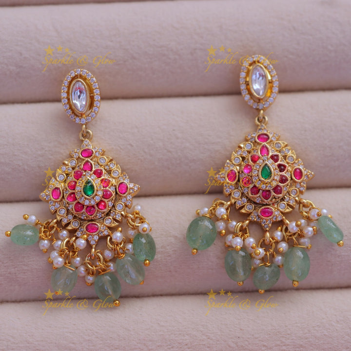 Exquisite Floral Beads Short Necklace for Elegance