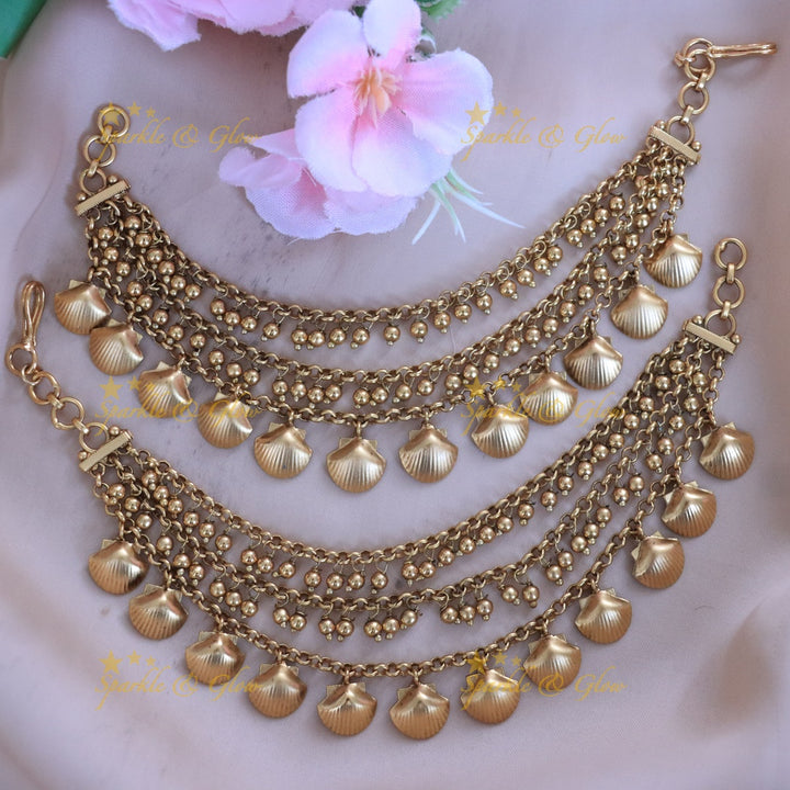 Elegant Gold Shell Earchain: Perfect for Festive Seasons