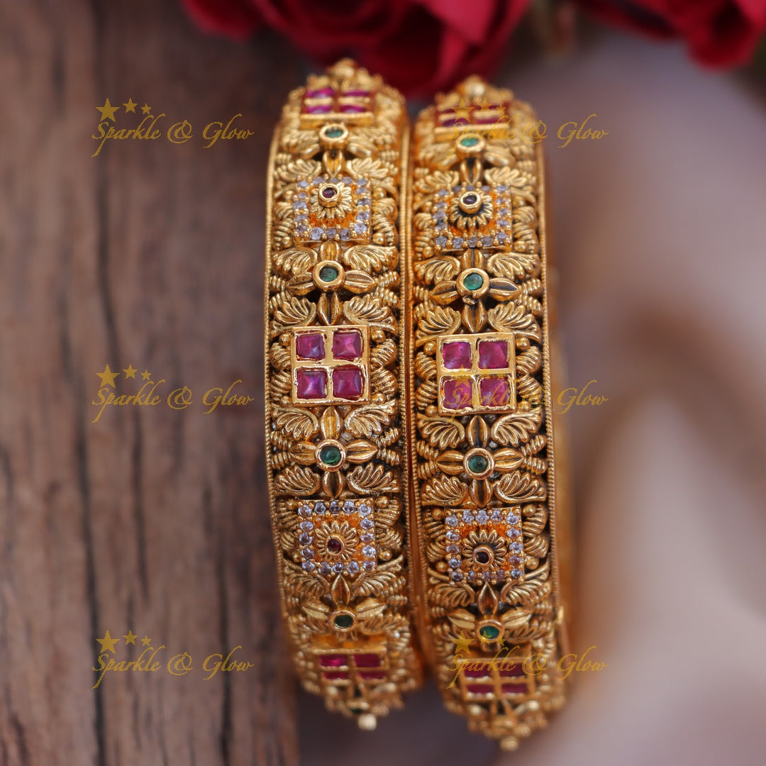 Exquisite Gold Bangle for Festive Elegance