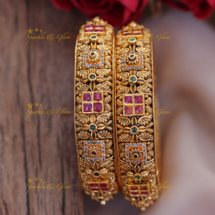 Exquisite Gold Bangle for Festive Elegance