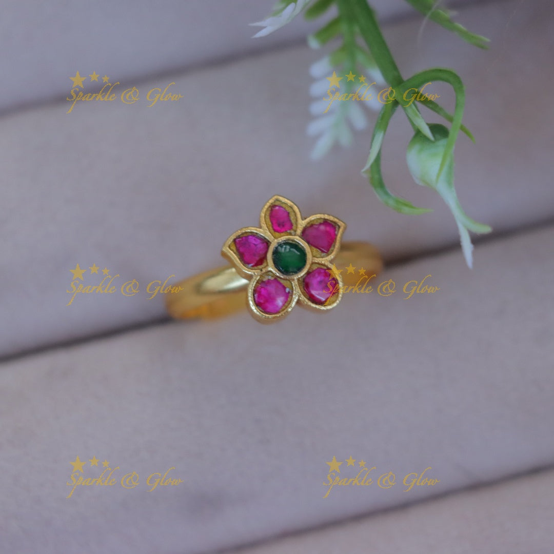 Exquisite Gold Floral Wedding Ring for Festive Elegance