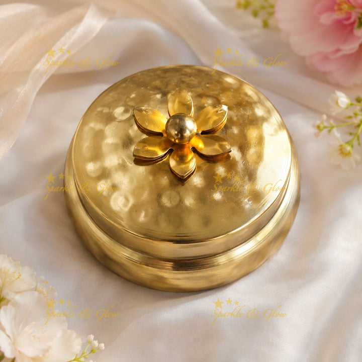 Elegant Gold Jar for Festive Home Accents