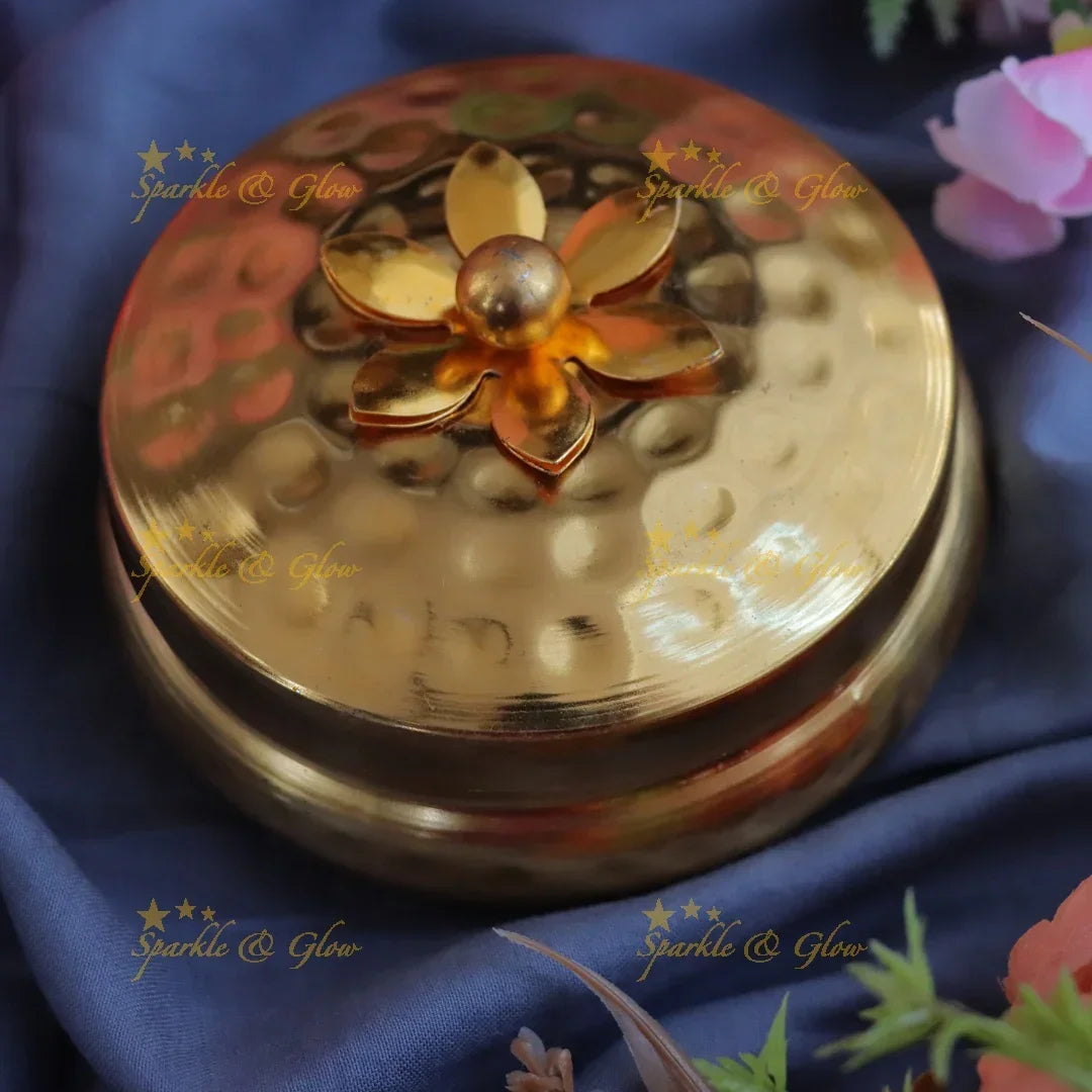 Elegant Gold Jar for Festive Home Accents