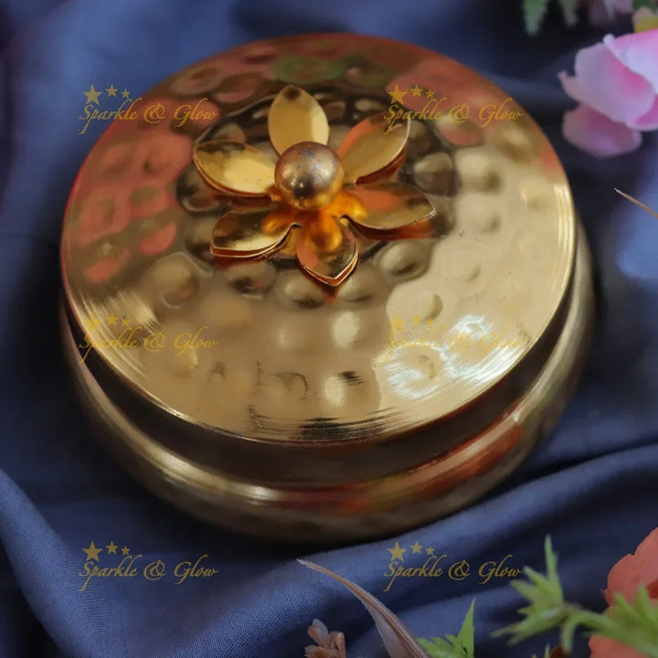 Elegant Gold Jar for Festive Home Accents