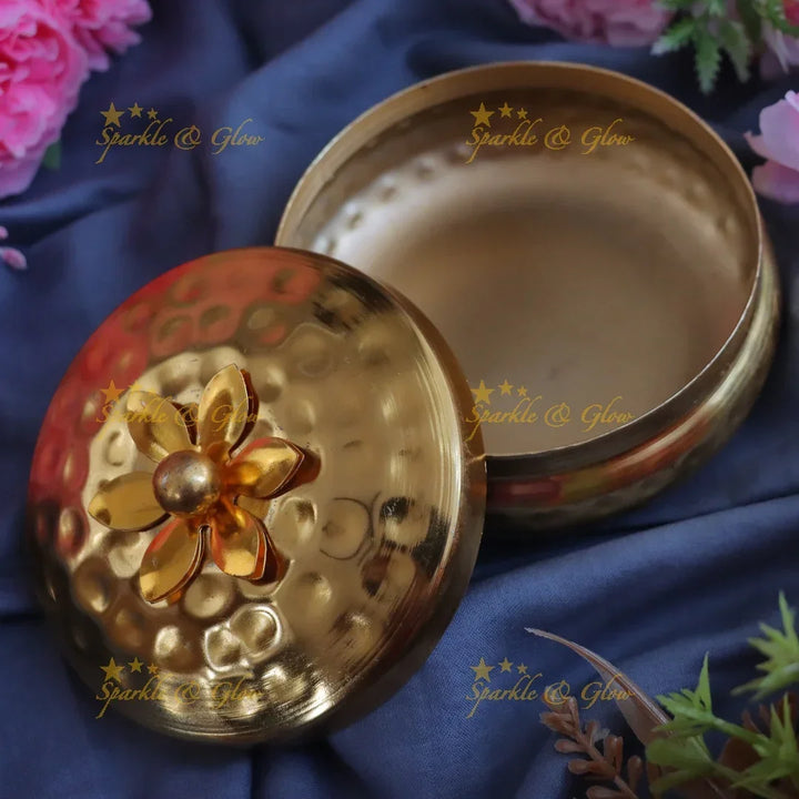 Elegant Gold Jar for Festive Home Accents