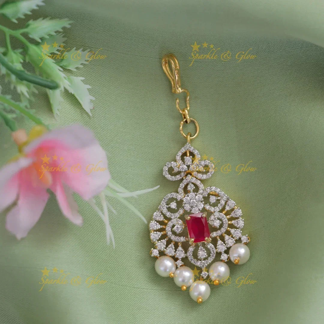 Exquisite Gold Pearl Maang Tikka for Wedding Elegance