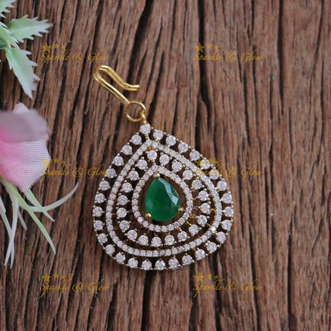 Exquisite Gold Maang Tikka for Unmatched Festive Elegance