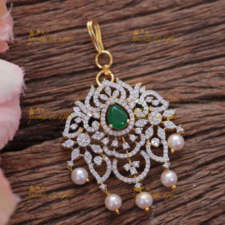 Exquisite Leaf Pearl Maang Tikka for Wedding Elegance