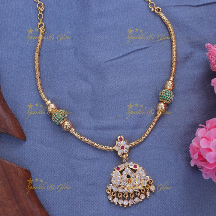 Exquisite Green Bead Pendant Necklace - Sparkle & Glow