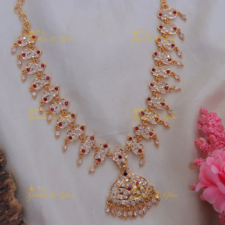 Exquisite Floral White Bead Necklace for Weddings