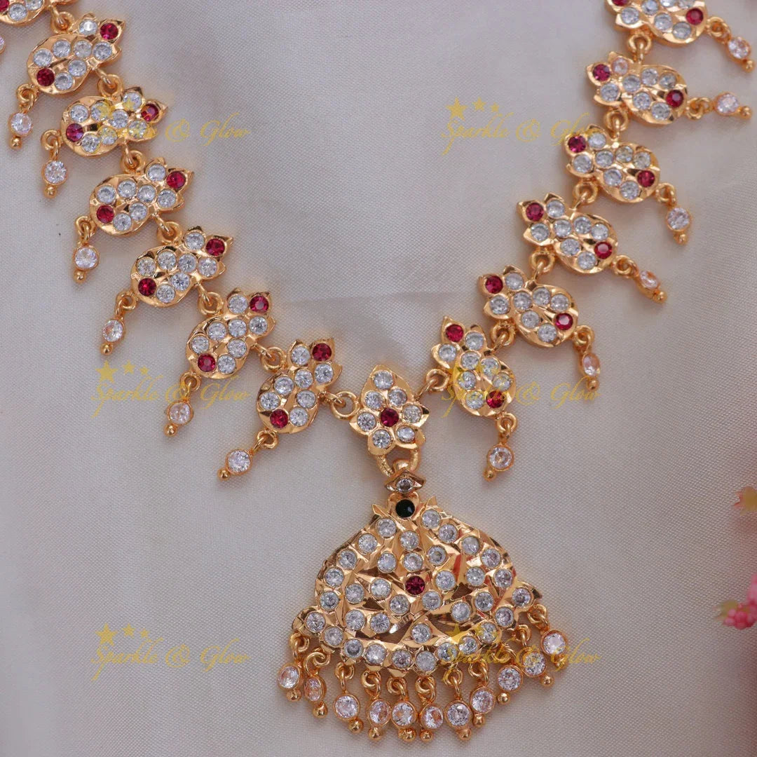 Exquisite Floral White Bead Necklace for Weddings