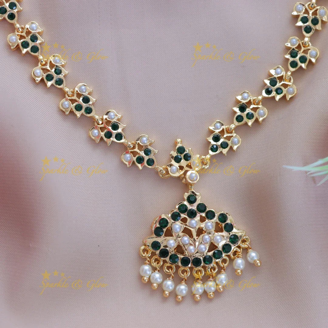 Exquisite Gold Necklace for Festive Celebrations