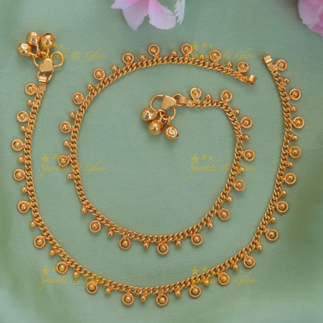 Festive Gold Anklets – Elegant Design for Celebrations