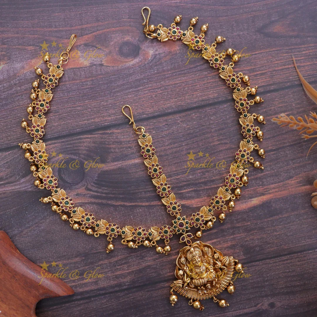 Luxurious Lakshmi Leaf Floral Carved Kemp Maang Tikka
