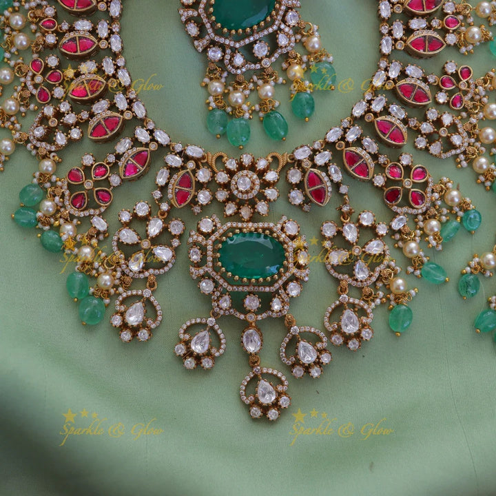 Exquisite Floral Short Necklace with Green Beads - Sparkle & Glow