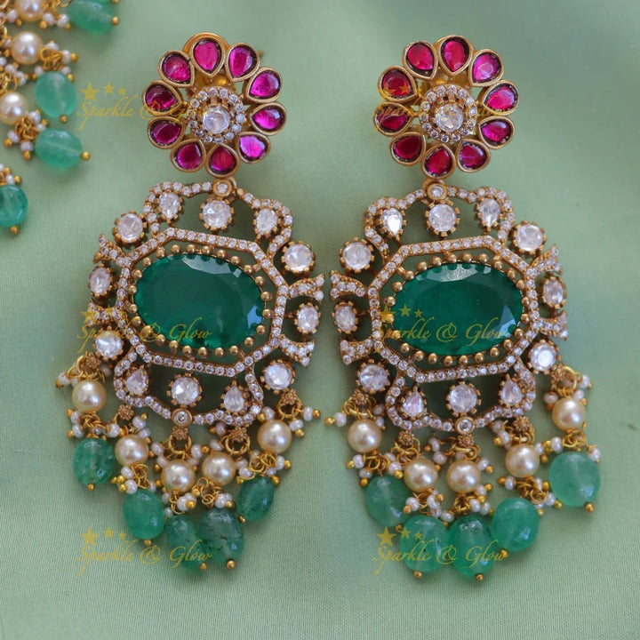 Exquisite Floral Short Necklace with Green Beads - Sparkle & Glow