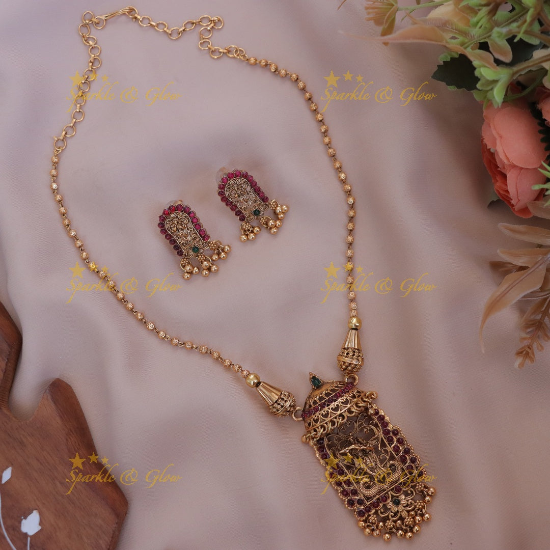 Exquisite Kemp Temple Necklace and Earrings Set