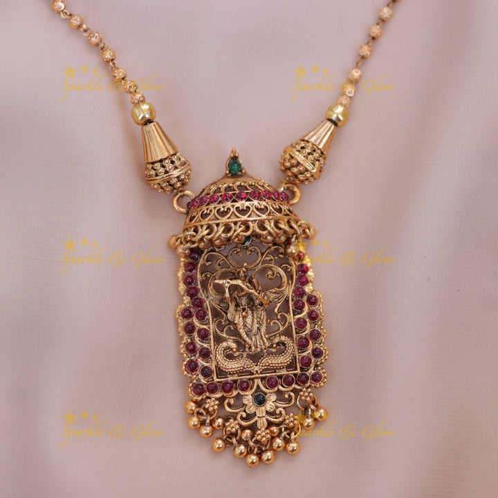 Exquisite Kemp Temple Necklace and Earrings Set