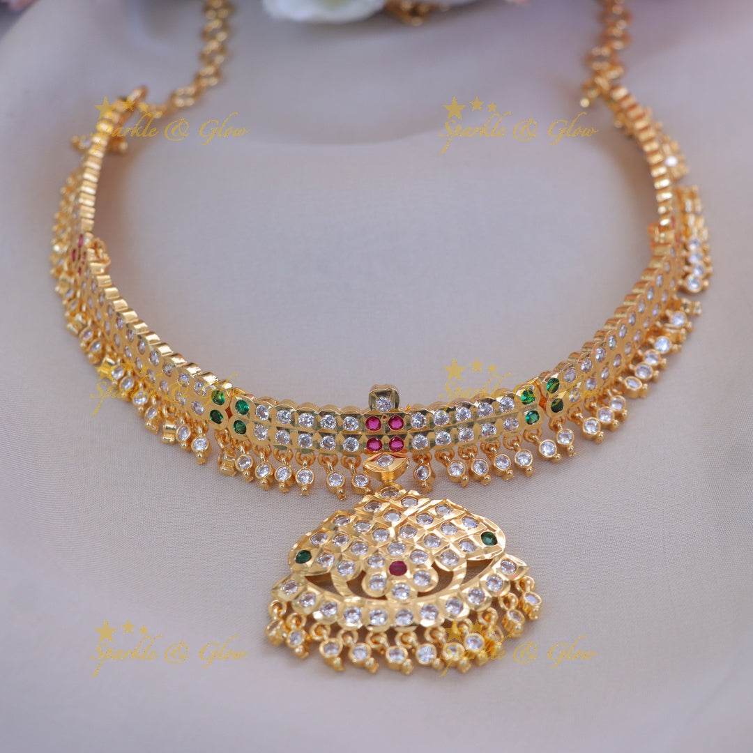 Exquisite Two-Layer Floral Necklace in Gold - New Arrivals