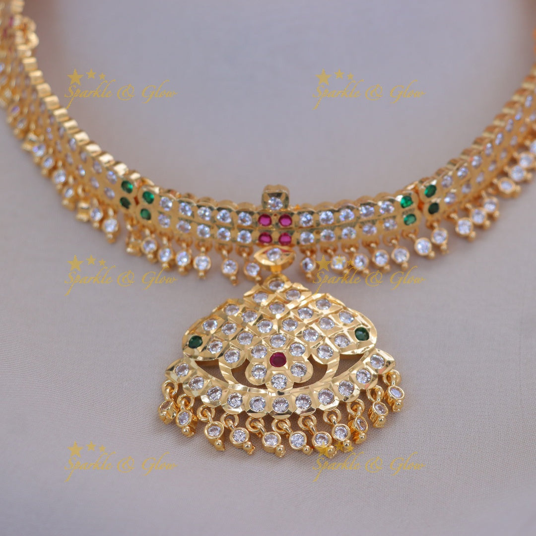 Exquisite Two-Layer Floral Necklace in Gold - New Arrivals