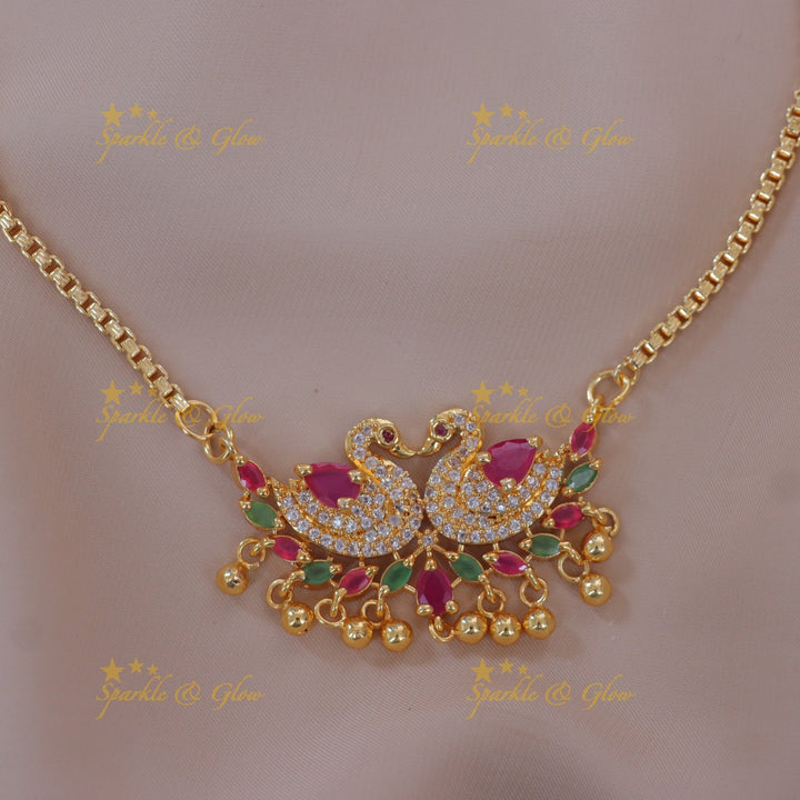 Gold Pearl Peacock Necklace - Exquisite Elegance