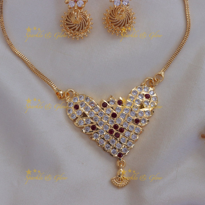 Exquisite Gold Necklace with Elegant Stone Pendant