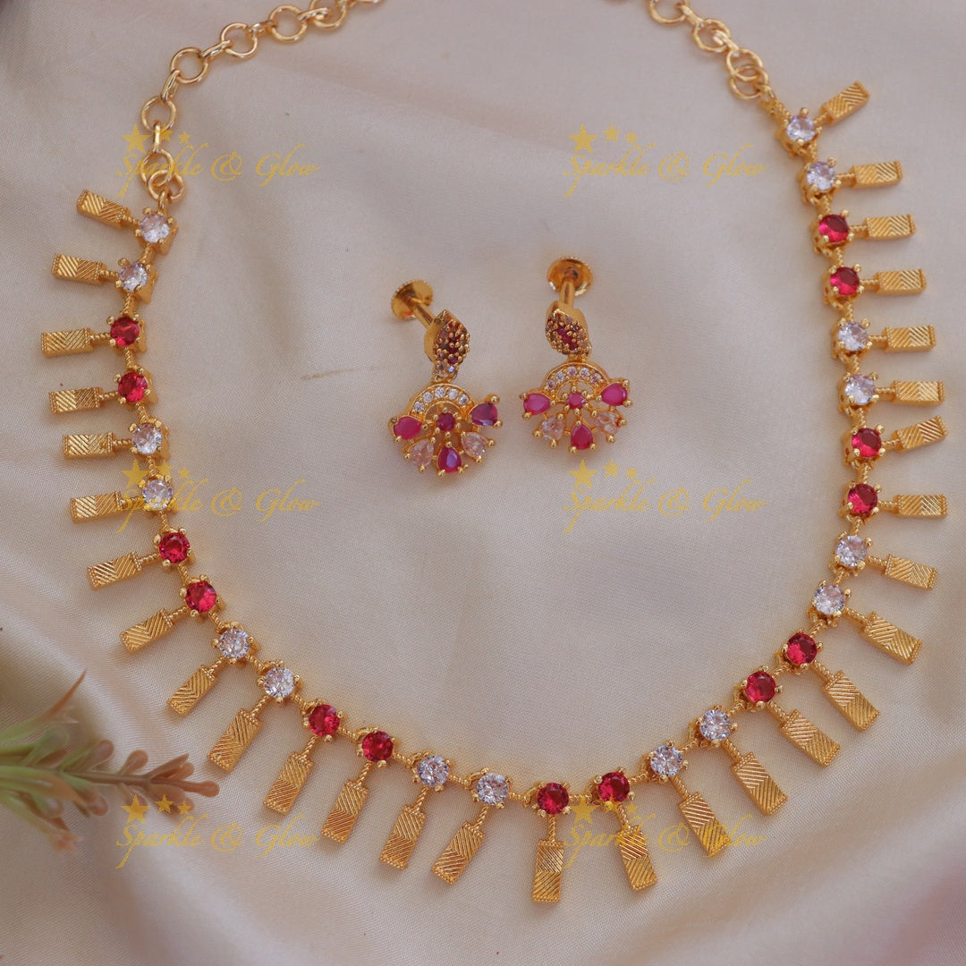 Exquisite Short Necklace with Gold Finish