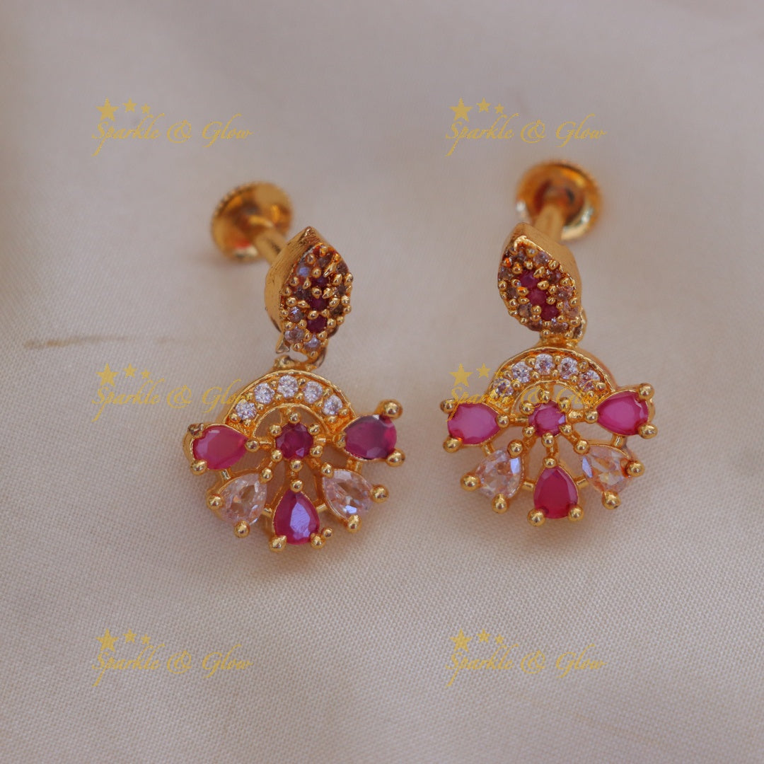 Exquisite Short Necklace with Gold Finish