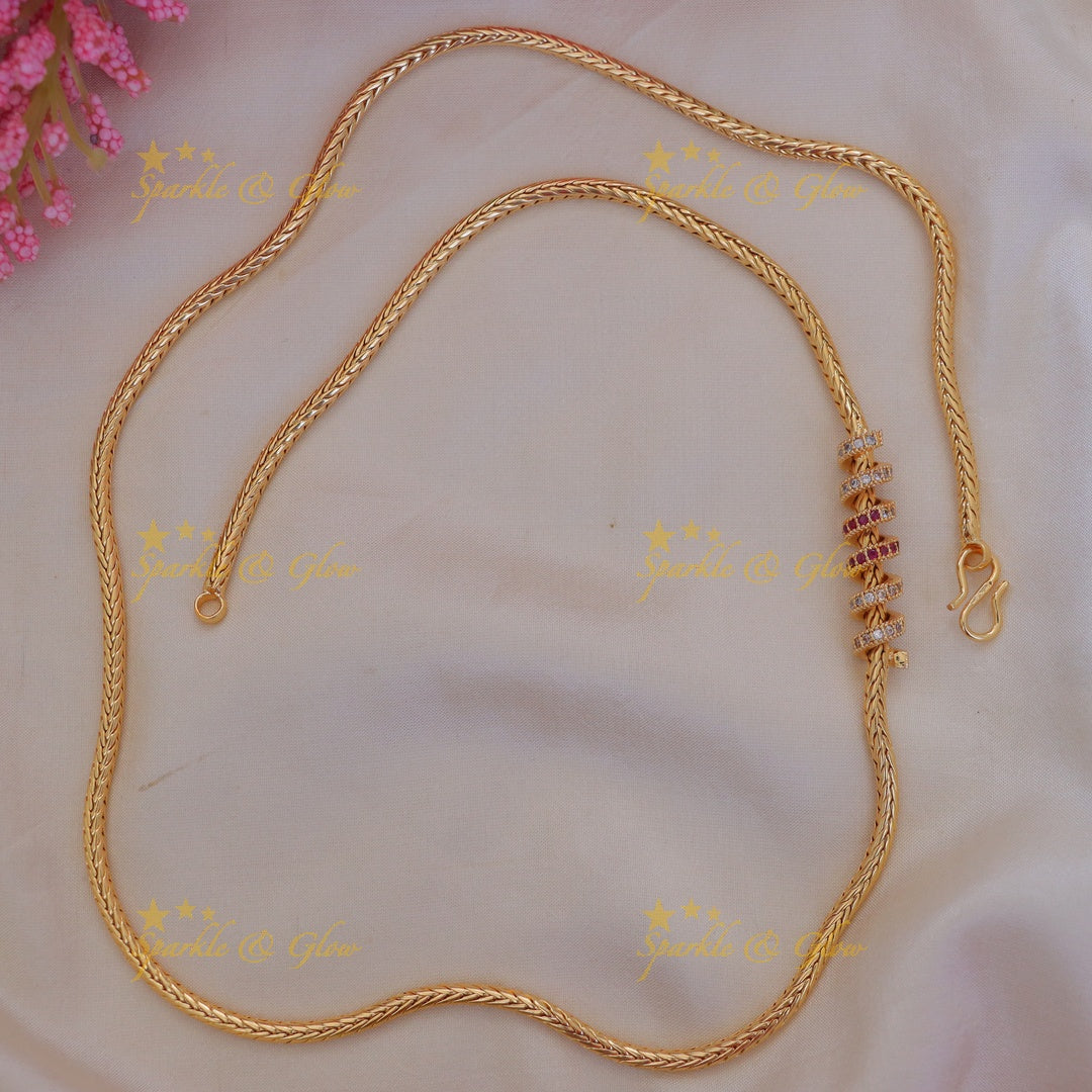 Exquisite Curve Necklace - Luxurious Gold Elegance
