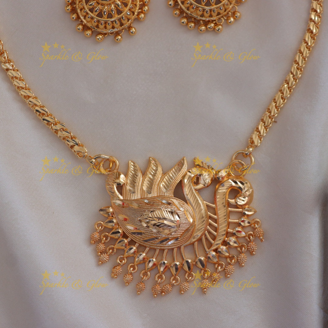 Radiant Gold Peacock Necklace Set for Festive Glamour