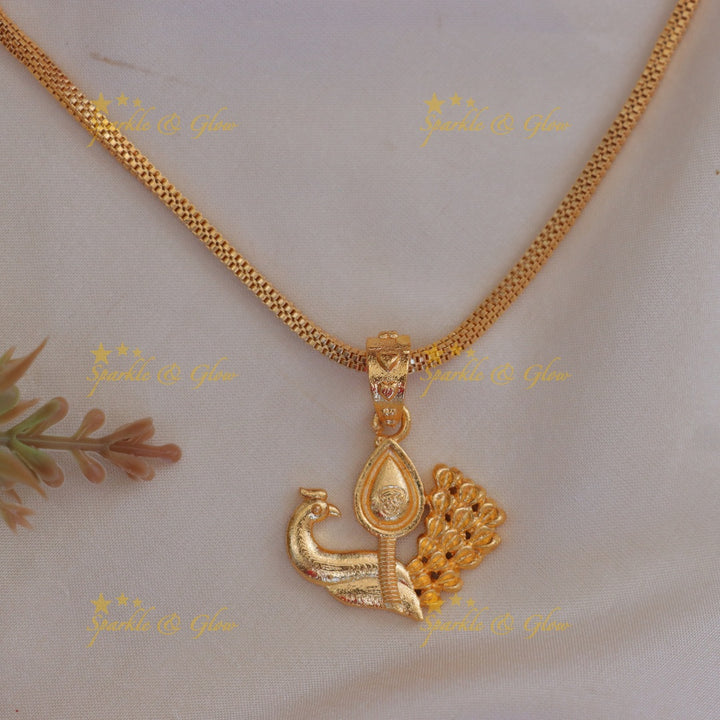 Elegant gold alike peacock short necklace