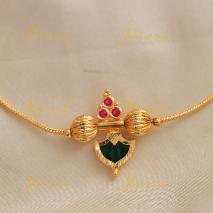 Exquisite Gold Leaf Pendant Necklace - New Arrival