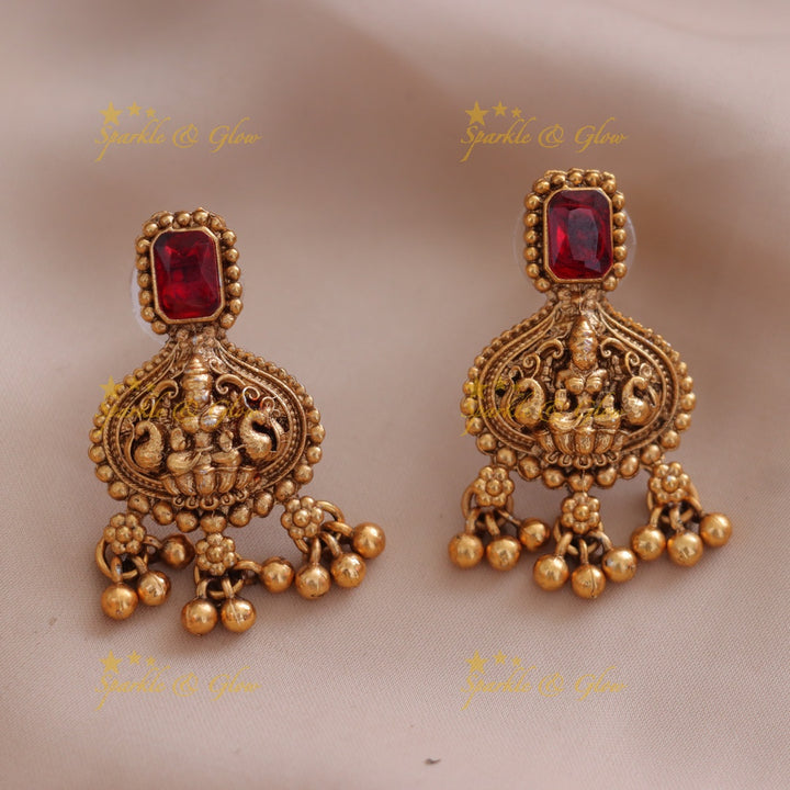 Elegant chain with lakshmi pendent