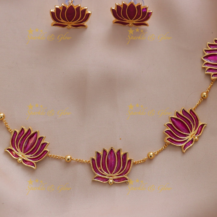 Exquisite Lotus Gold Necklace & Earring Set - Premium