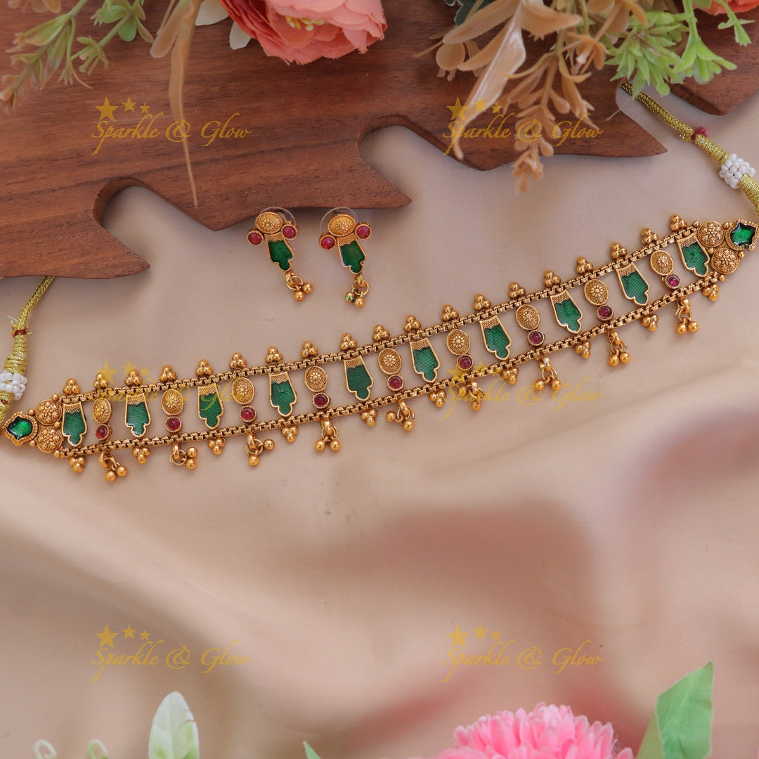 Intricate gold alike beads design short necklace