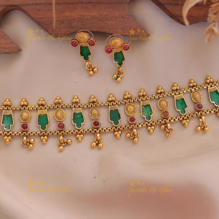 Intricate gold alike beads design short necklace