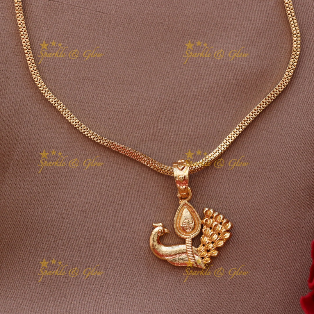 Exquisite Gold Peacock Pendant Necklace for Festive Glamour