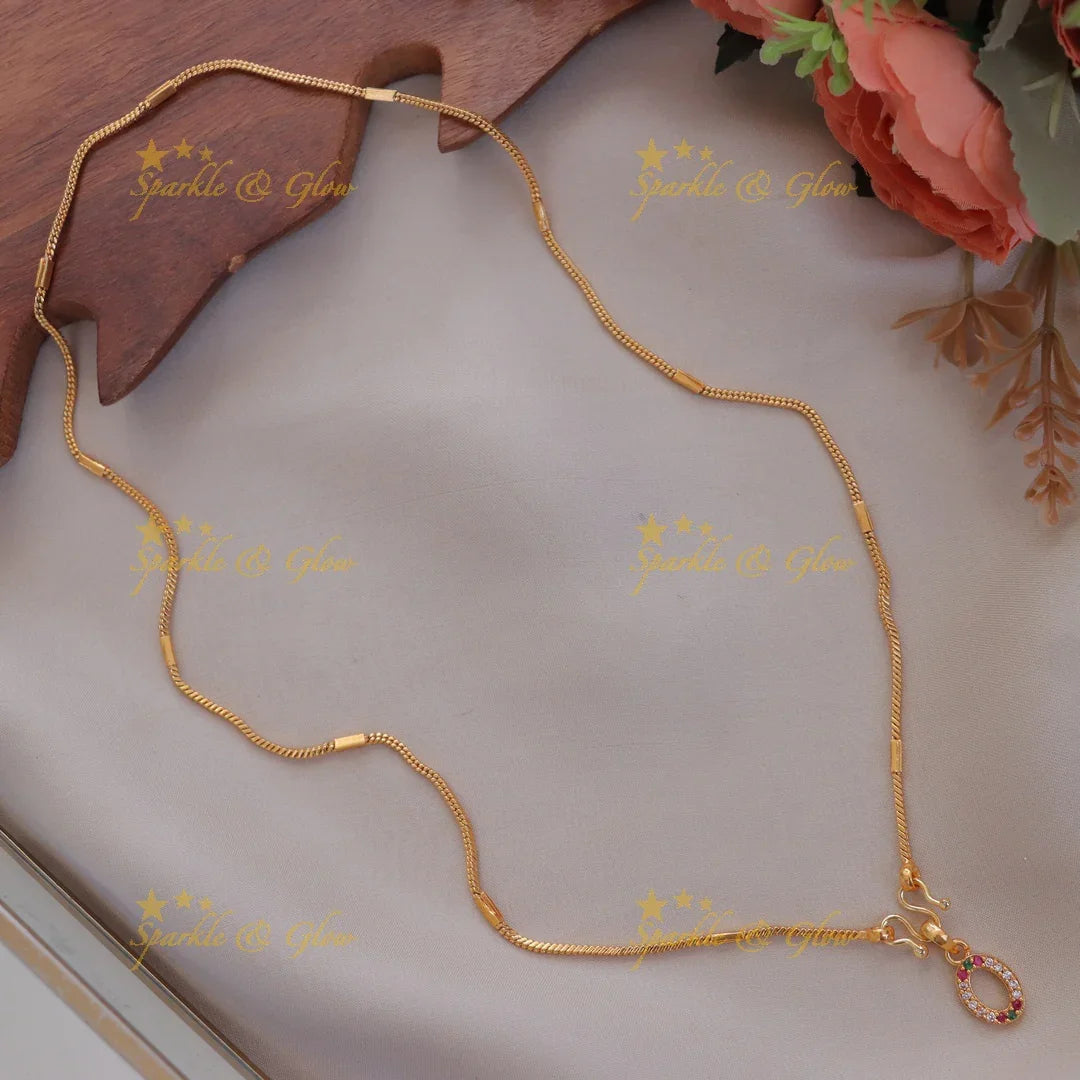 Exquisite Oval Pendant - Festive Gold Necklace