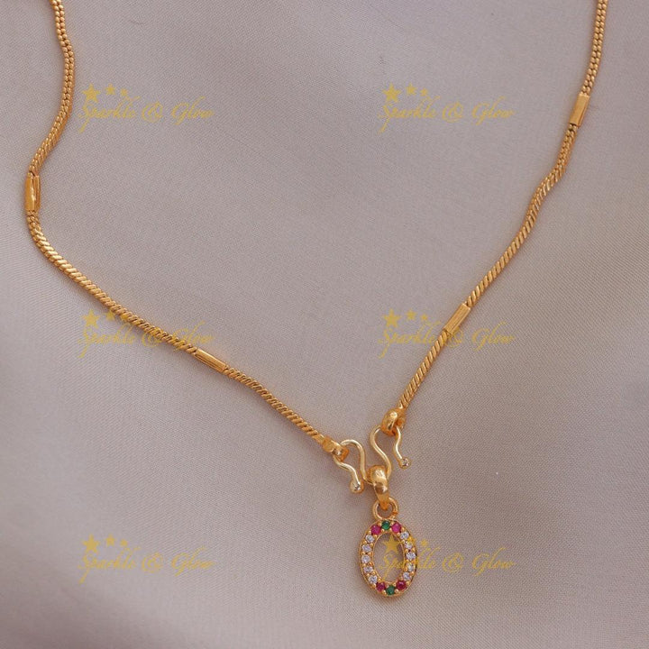 Exquisite Oval Pendant - Festive Gold Necklace